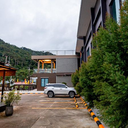 Tobedzz Hotel Ranong Exterior photo