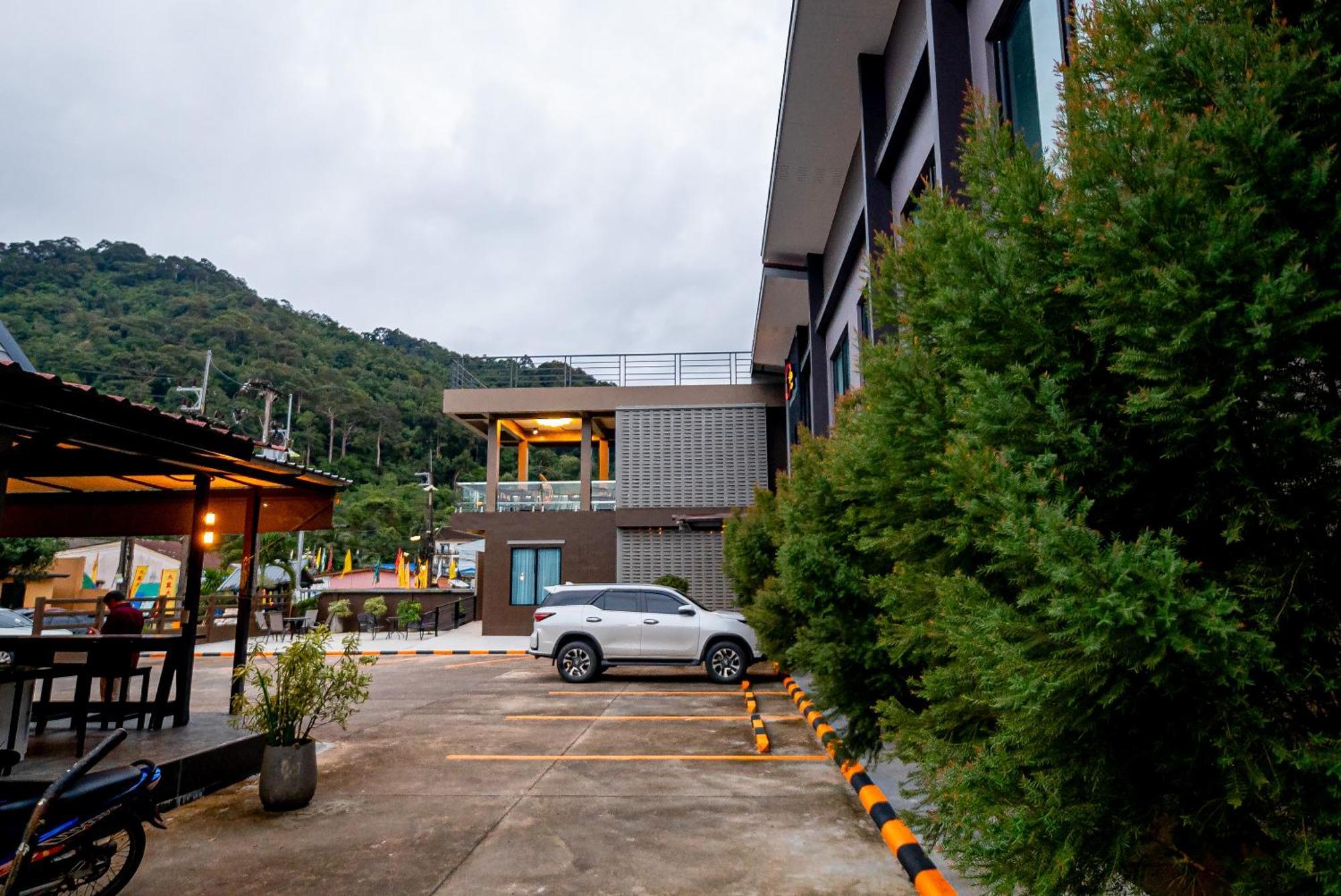 Tobedzz Hotel Ranong Exterior photo